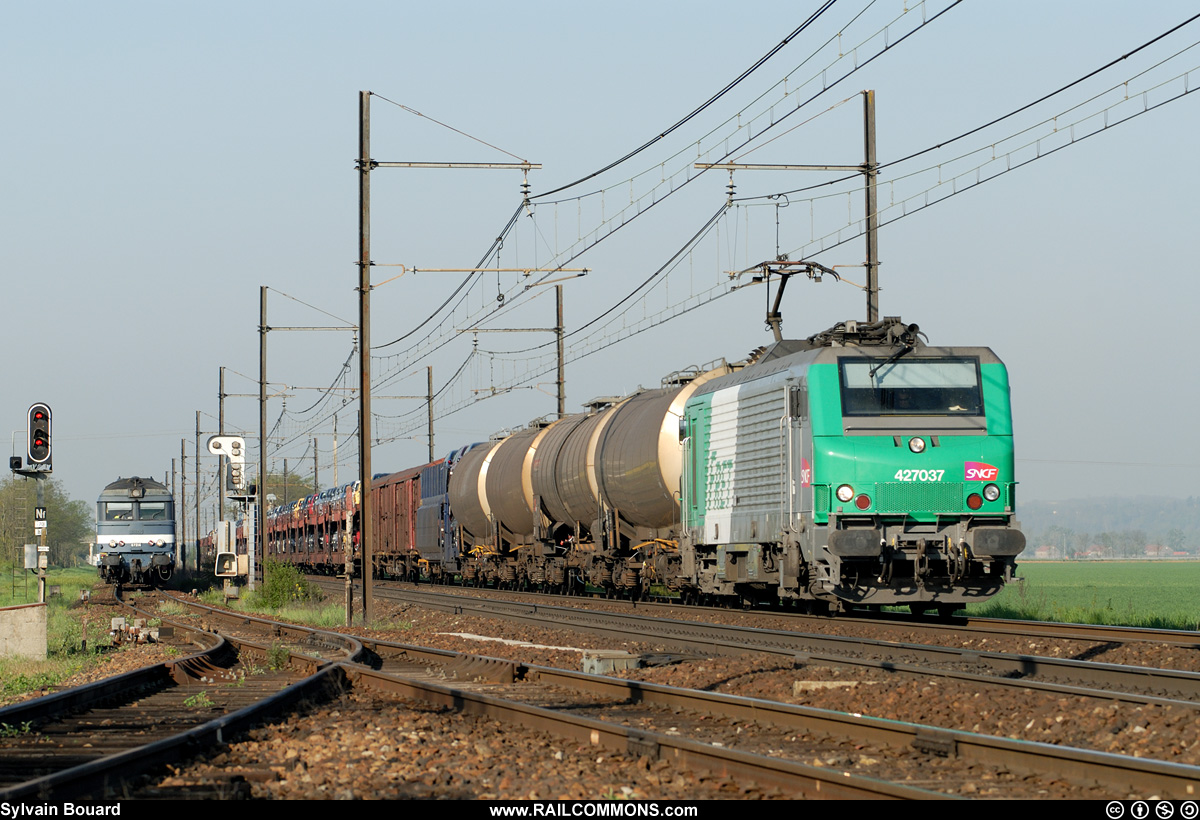 070420_DSC_1837_SNCF_-_BB_27037_-_St_Denis_en_Bugey.jpg