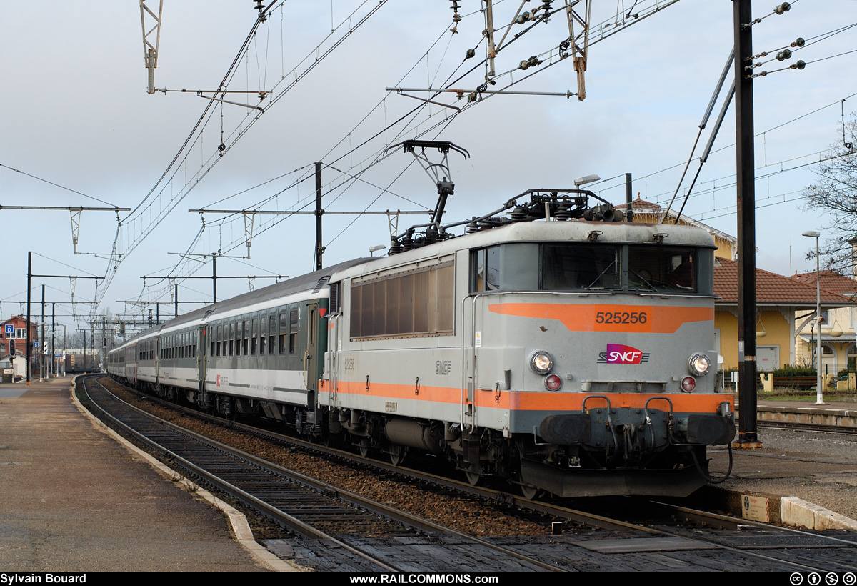 070112_DSC_0182_SNCF_-_BB_25256_-_Amberieu.jpg