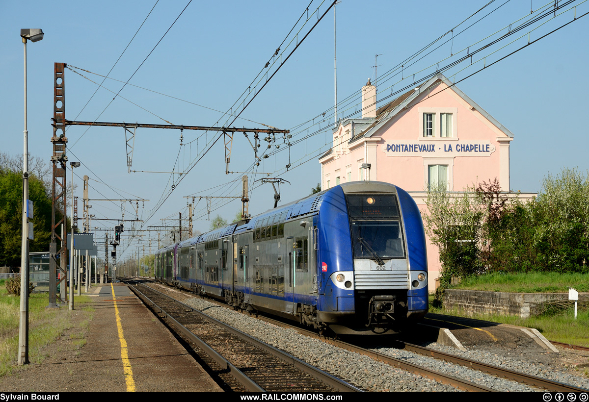 130424_DSC_4197_SNCF_-_Z_24703_-_La_chapelle_de_Guinchay.jpg
